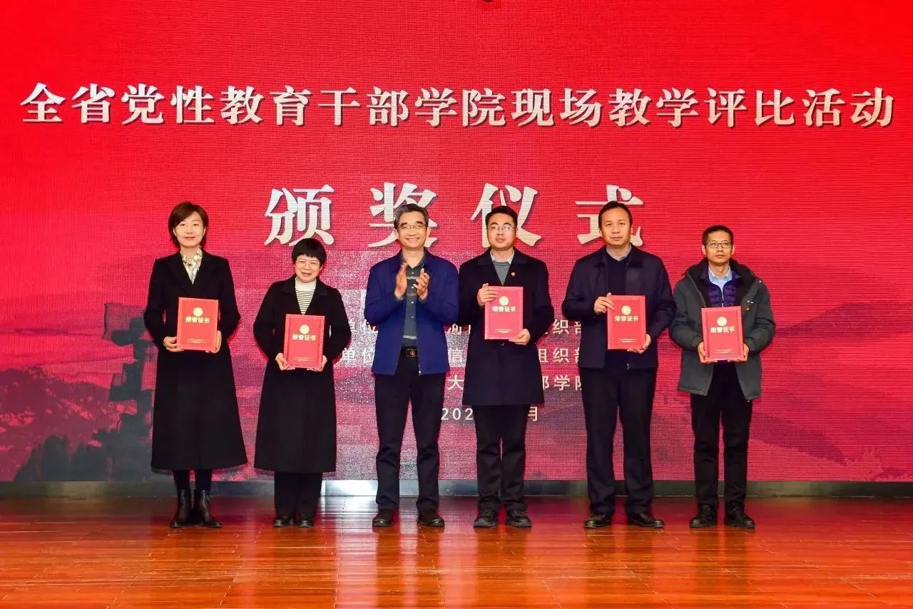 颁奖1.jpg 颁奖1.jpg