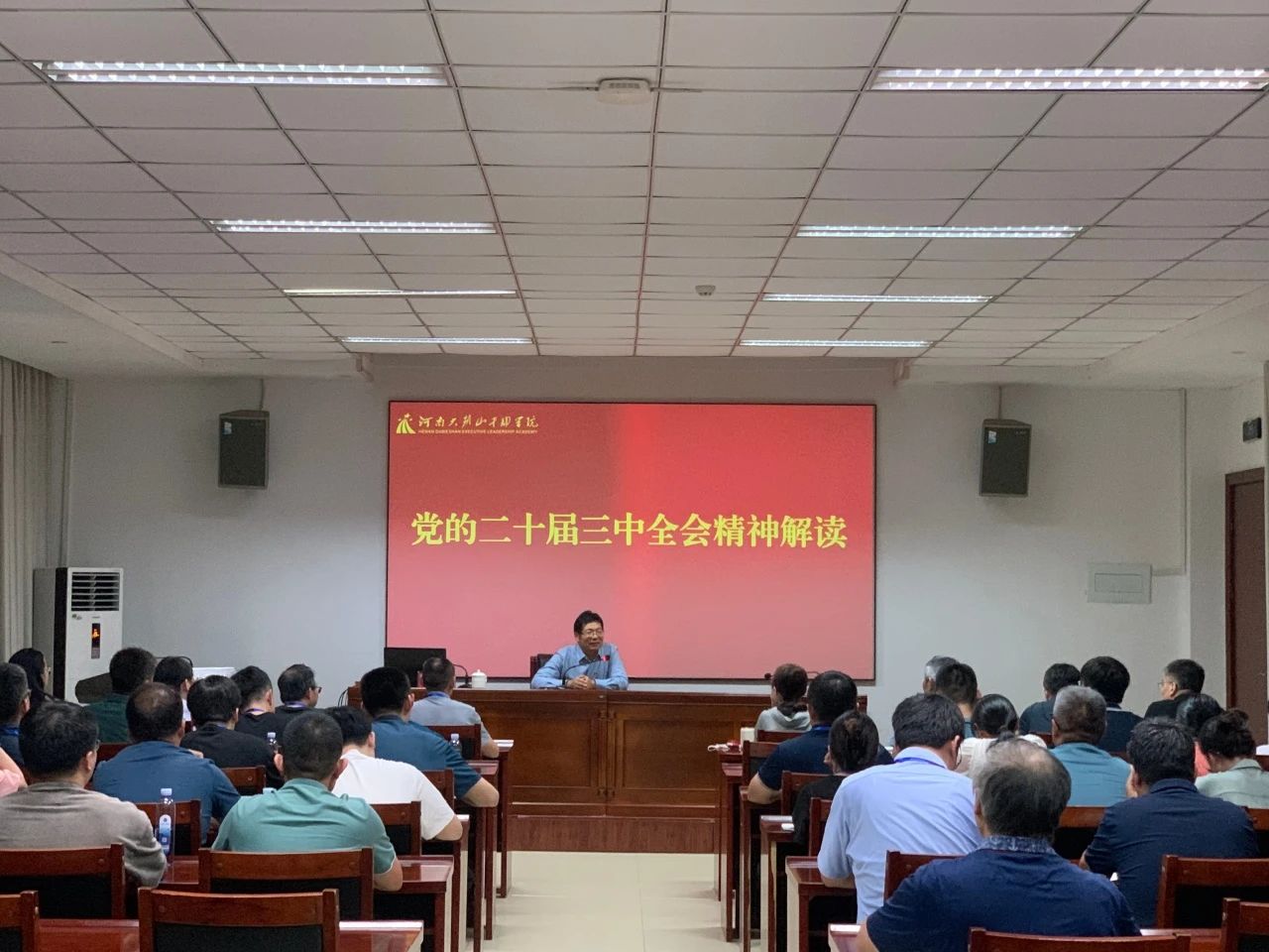 1 国家知识产权局专利局机械部.jpg 1 国家知识产权局专利局机械部.jpg