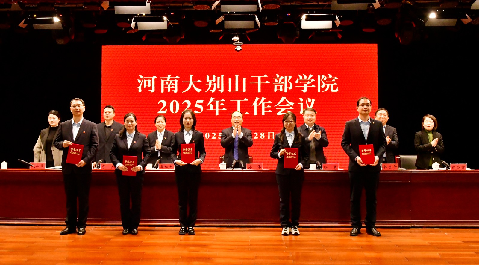 奖项3.jpg 奖项3.jpg